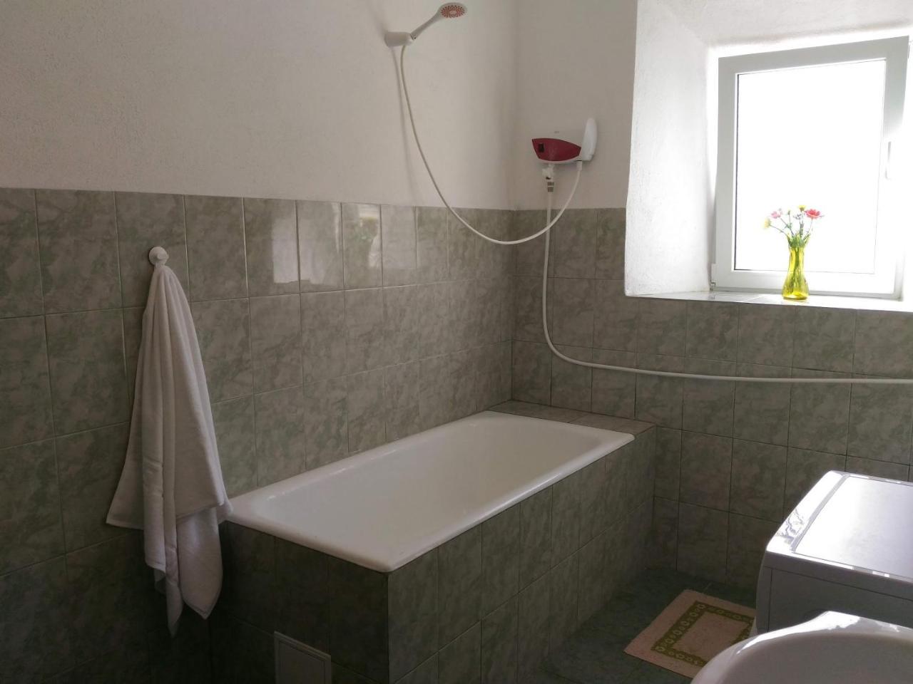 Edelweiss Guesthouse, Glamping And Camping Suhaia Exterior foto